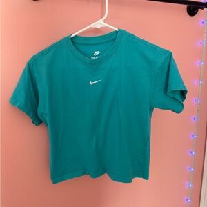 Nike Aqua Loose Fit Cropped Tee